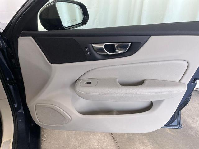 Photo of 2022 Blue Volvo S60