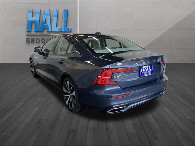 Photo of 2022 Blue Volvo S60