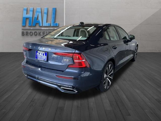 Photo of 2022 Blue Volvo S60