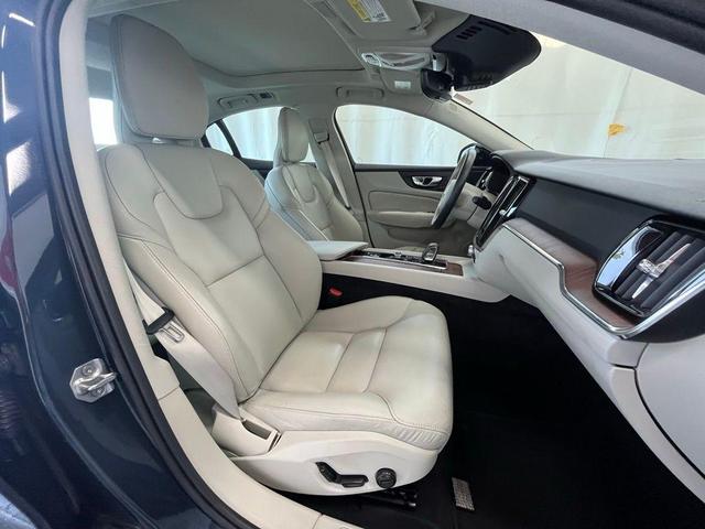 Photo of 2022 Blue Volvo S60