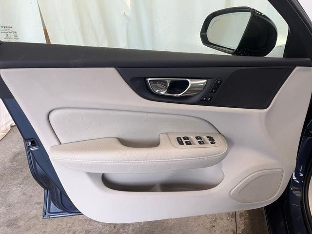 Photo of 2022 Blue Volvo S60