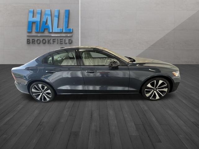 Photo of 2022 Blue Volvo S60