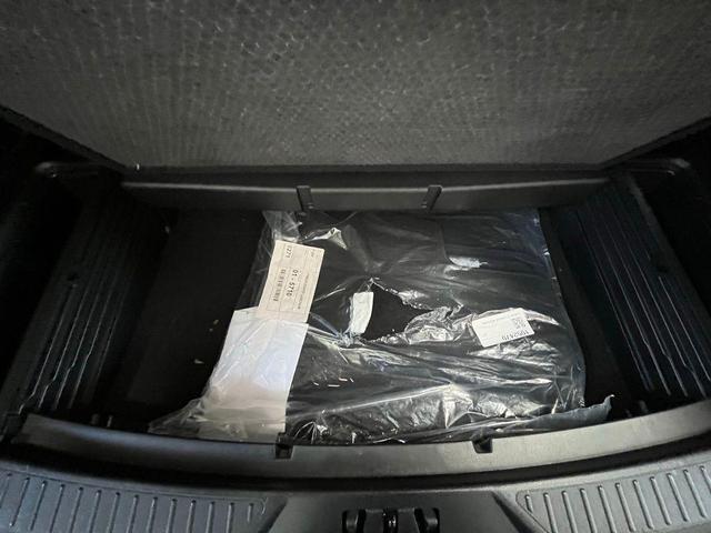 Photo of 2023 Iconic Silver Metallic Ford Explorer