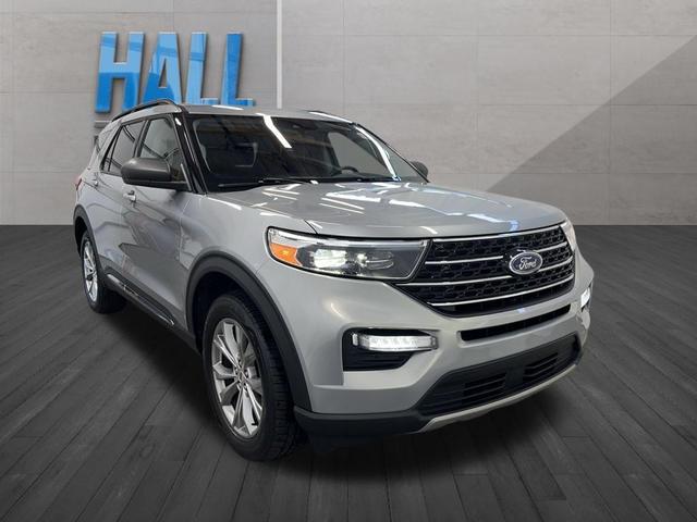 Photo of 2023 Iconic Silver Metallic Ford Explorer