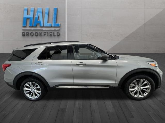 Photo of 2023 Iconic Silver Metallic Ford Explorer