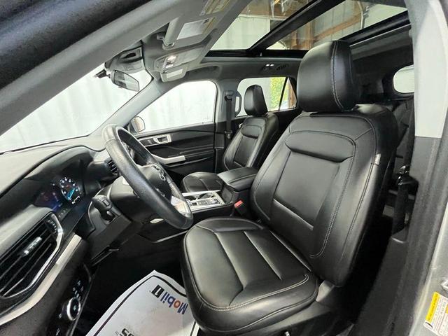 Photo of 2023 Iconic Silver Metallic Ford Explorer