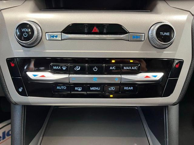 Photo of 2023 Iconic Silver Metallic Ford Explorer