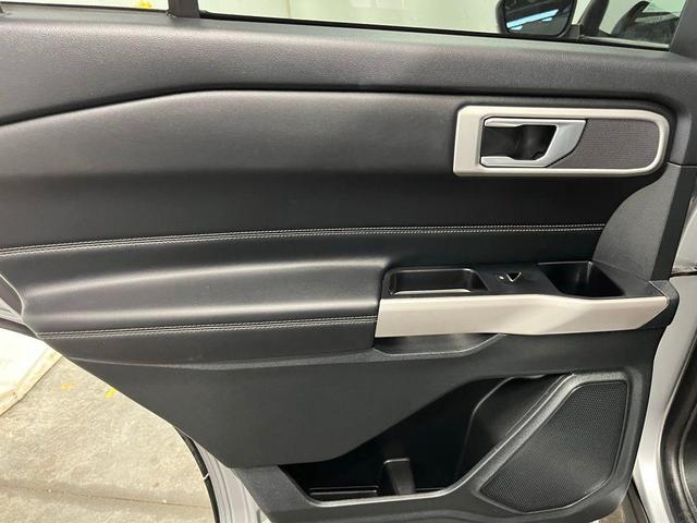 Photo of 2023 Iconic Silver Metallic Ford Explorer