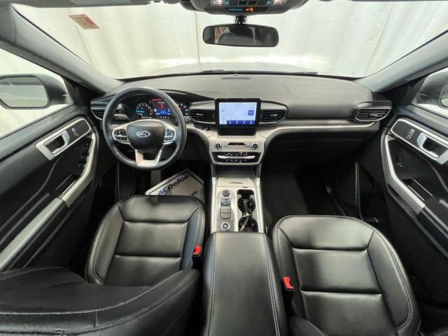 Photo of 2023 Iconic Silver Metallic Ford Explorer