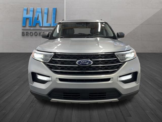 Photo of 2023 Iconic Silver Metallic Ford Explorer
