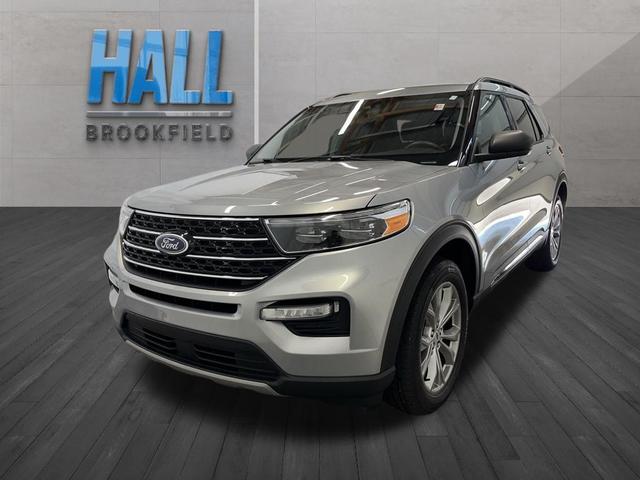 Photo of 2023 Iconic Silver Metallic Ford Explorer
