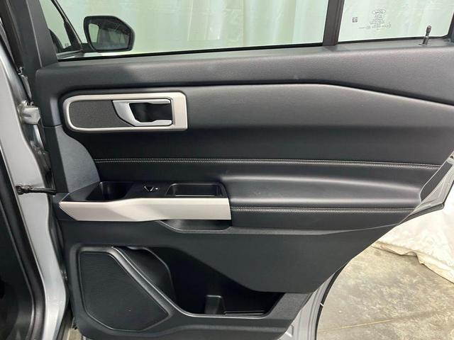 Photo of 2023 Iconic Silver Metallic Ford Explorer