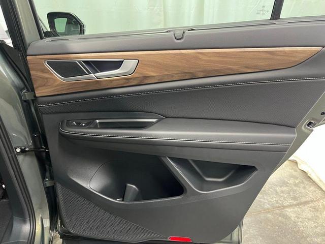 Photo of 2026 Avocado Green Pearl Volkswagen Atlas