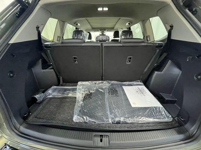 Photo of 2026 Avocado Green Pearl Volkswagen Atlas