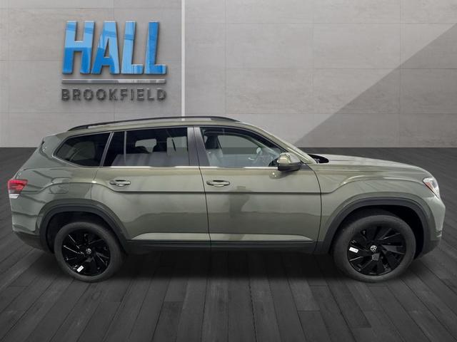 Photo of 2026 Avocado Green Pearl Volkswagen Atlas
