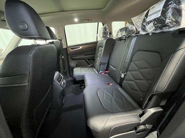 Photo of 2026 Avocado Green Pearl Volkswagen Atlas