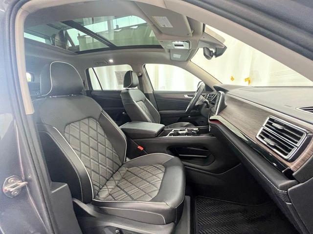 Photo of 2024 Platinum Gray Metallic Volkswagen Atlas
