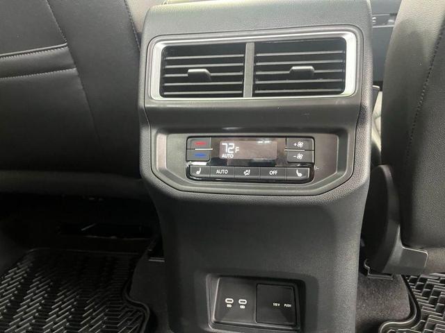 Photo of 2024 Platinum Gray Metallic Volkswagen Atlas