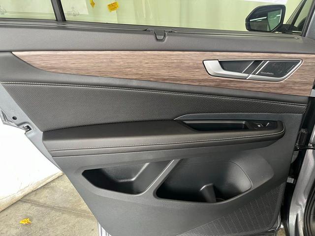 Photo of 2024 Platinum Gray Metallic Volkswagen Atlas