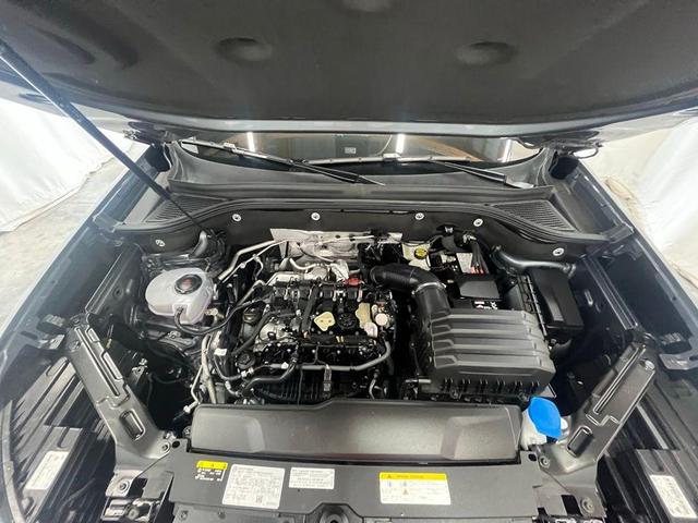 Photo of 2024 Platinum Gray Metallic Volkswagen Atlas