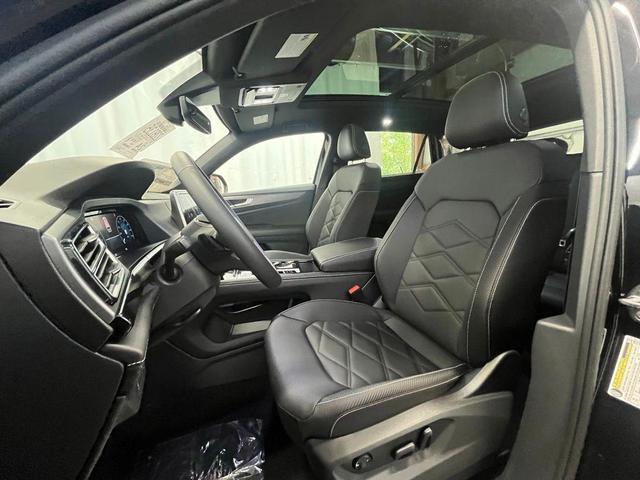 Photo of 2025 Deep Black Pearl Effect Volkswagen Atlas Cross Sport
