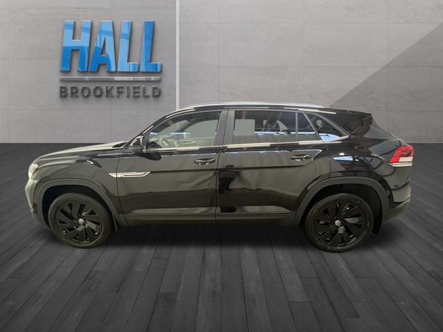 Photo of 2025 Deep Black Pearl Effect Volkswagen Atlas Cross Sport