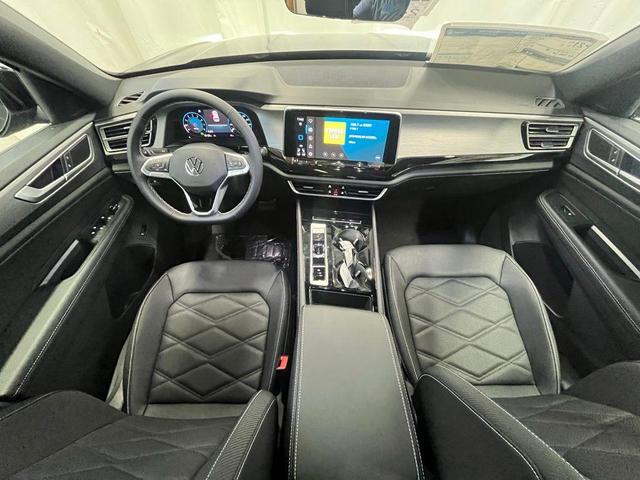Photo of 2025 Deep Black Pearl Effect Volkswagen Atlas Cross Sport