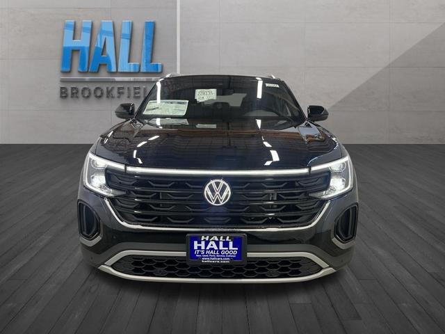 Photo of 2025 Deep Black Pearl Effect Volkswagen Atlas Cross Sport
