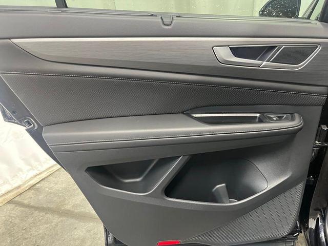 Photo of 2025 Deep Black Pearl Effect Volkswagen Atlas Cross Sport