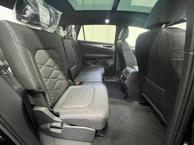 Photo of 2025 Deep Black Pearl Effect Volkswagen Atlas Cross Sport