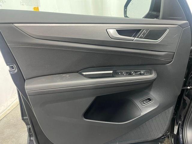 Photo of 2025 Deep Black Pearl Effect Volkswagen Atlas Cross Sport