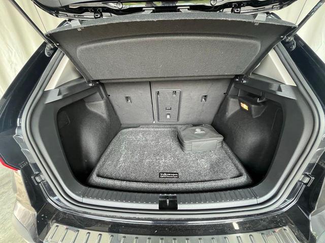 Photo of 2022 Deep Black Pearl Effect Volkswagen Taos