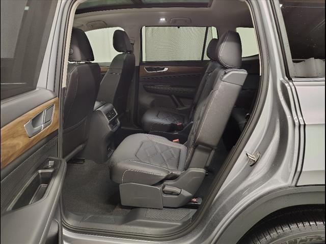 Photo of 2025 Silver Mist Metallic Volkswagen Atlas