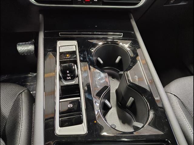 Photo of 2025 Silver Mist Metallic Volkswagen Atlas