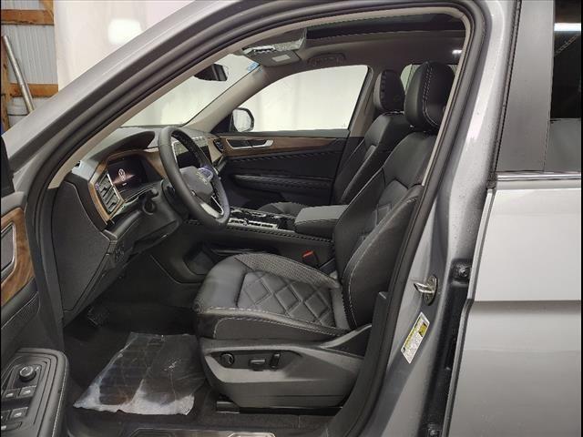 Photo of 2025 Silver Mist Metallic Volkswagen Atlas