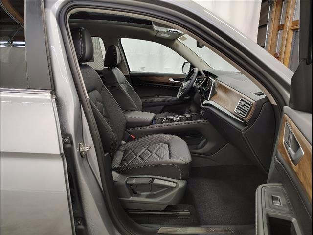 Photo of 2025 Silver Mist Metallic Volkswagen Atlas
