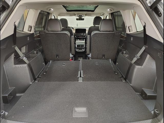 Photo of 2025 Silver Mist Metallic Volkswagen Atlas