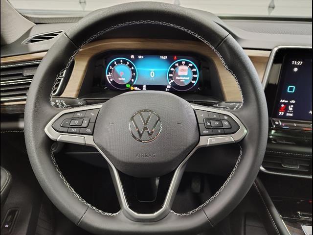 Photo of 2025 Silver Mist Metallic Volkswagen Atlas