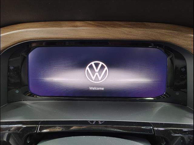Photo of 2025 Silver Mist Metallic Volkswagen Atlas