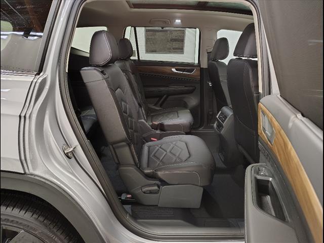Photo of 2025 Silver Mist Metallic Volkswagen Atlas