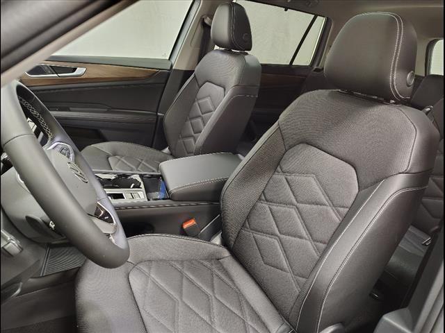 Photo of 2025 Silver Mist Metallic Volkswagen Atlas