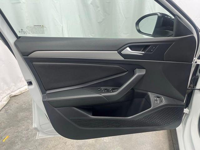 Photo of 2023 Pure White Volkswagen Jetta