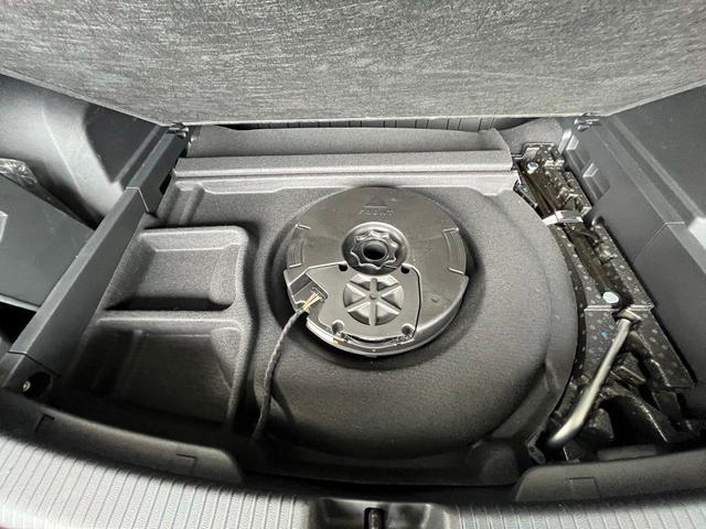 Photo of 2024 Platinum Gray Metallic Volkswagen Atlas Cross Sport