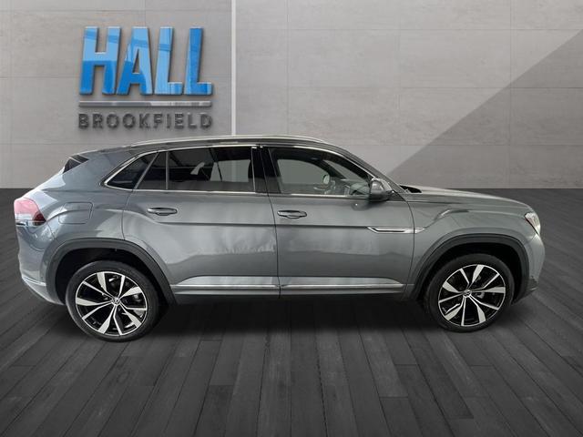 Photo of 2024 Platinum Gray Metallic Volkswagen Atlas Cross Sport