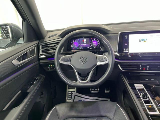 Photo of 2024 Platinum Gray Metallic Volkswagen Atlas Cross Sport