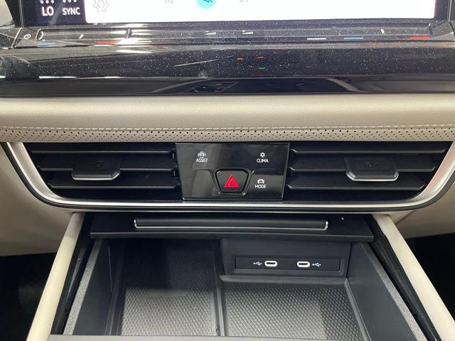 Photo of 2024 Deep Black Pearl Effect Volkswagen Atlas