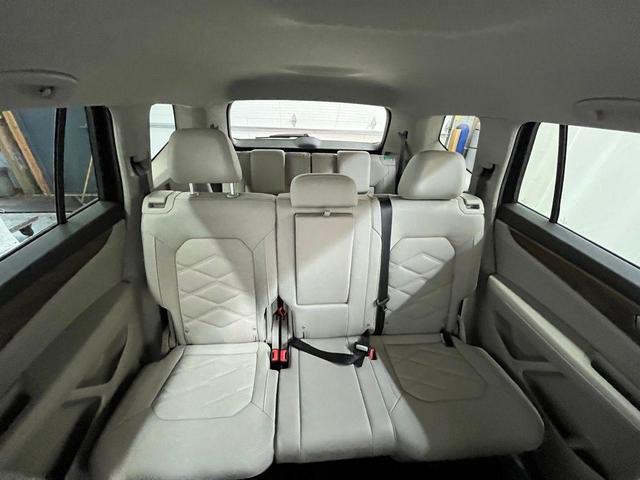 Photo of 2024 Deep Black Pearl Effect Volkswagen Atlas