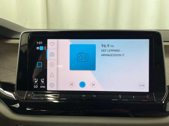 Photo of 2024 Deep Black Pearl Effect Volkswagen Atlas