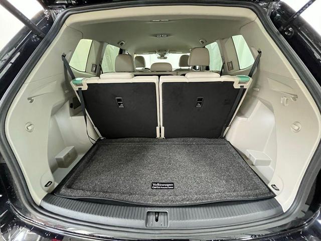 Photo of 2024 Deep Black Pearl Effect Volkswagen Atlas