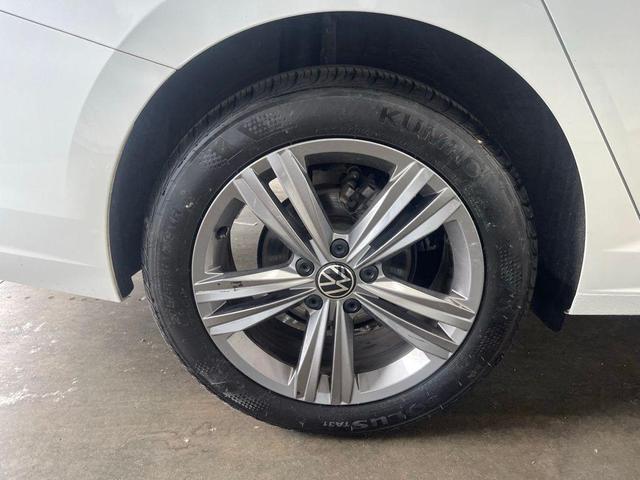 Photo of 2024 Opal White Pearl Effect Volkswagen Jetta